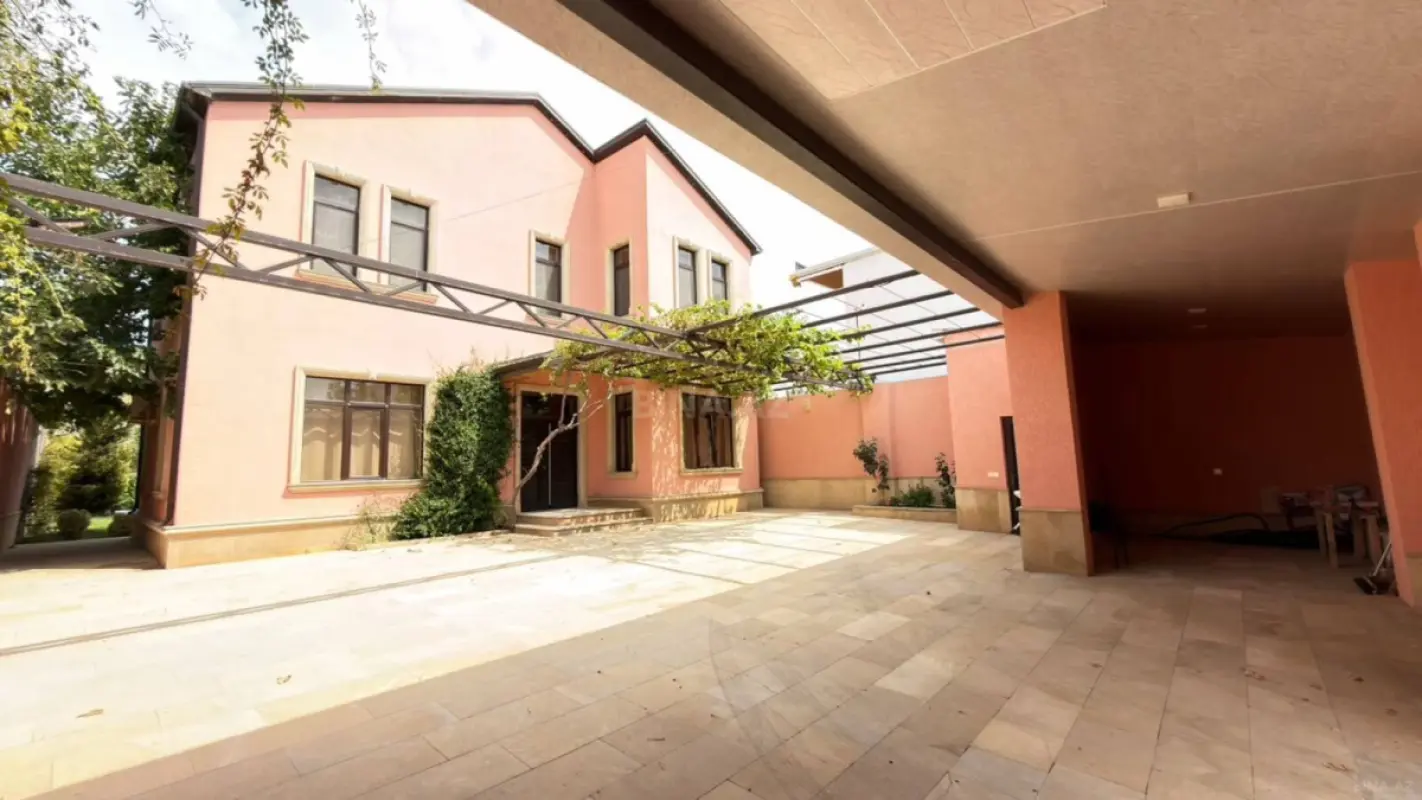 Satılır 4 otaqlı həyət evi 190 m²