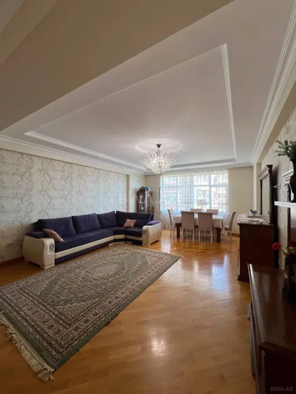 Satılır 3 otaqlı mənzil 151 m²