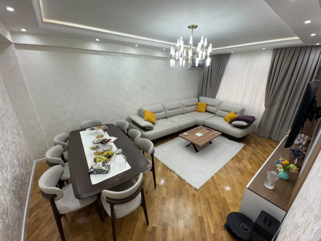 Satılır 4 otaqlı mənzil 120 m²