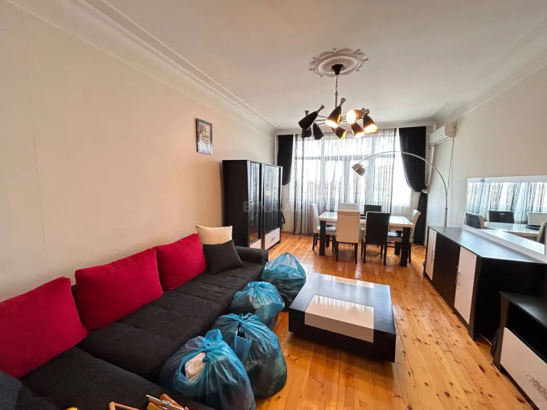 Satılır 2 otaqlı mənzil 96 m²