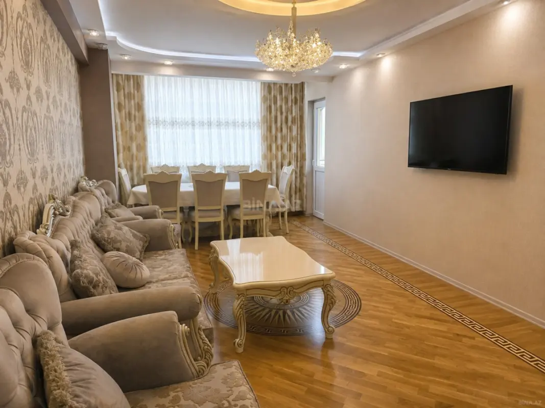 Satılır 3 otaqlı mənzil 130 m²
