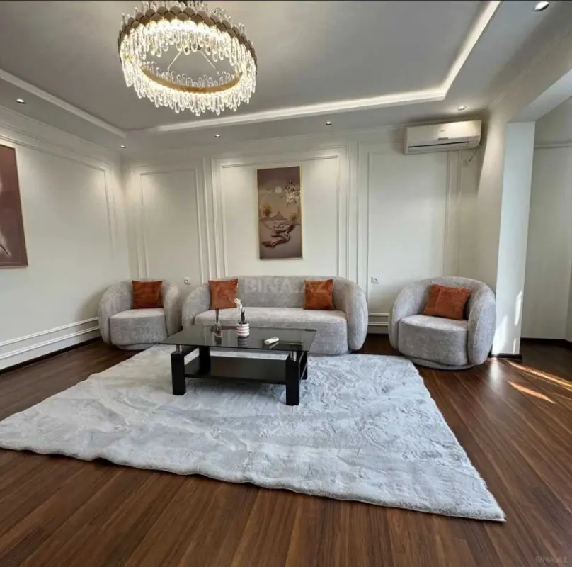 Kirayə verilir 2 otaqlı mənzil 90 m²