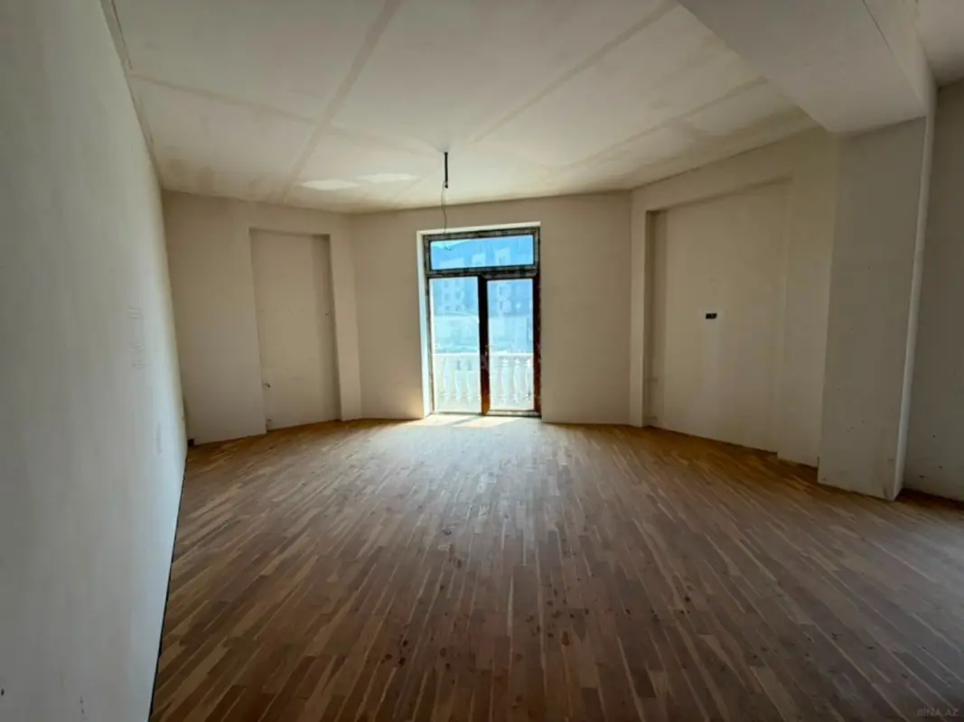 Satılır 3 otaqlı mənzil 129 m²