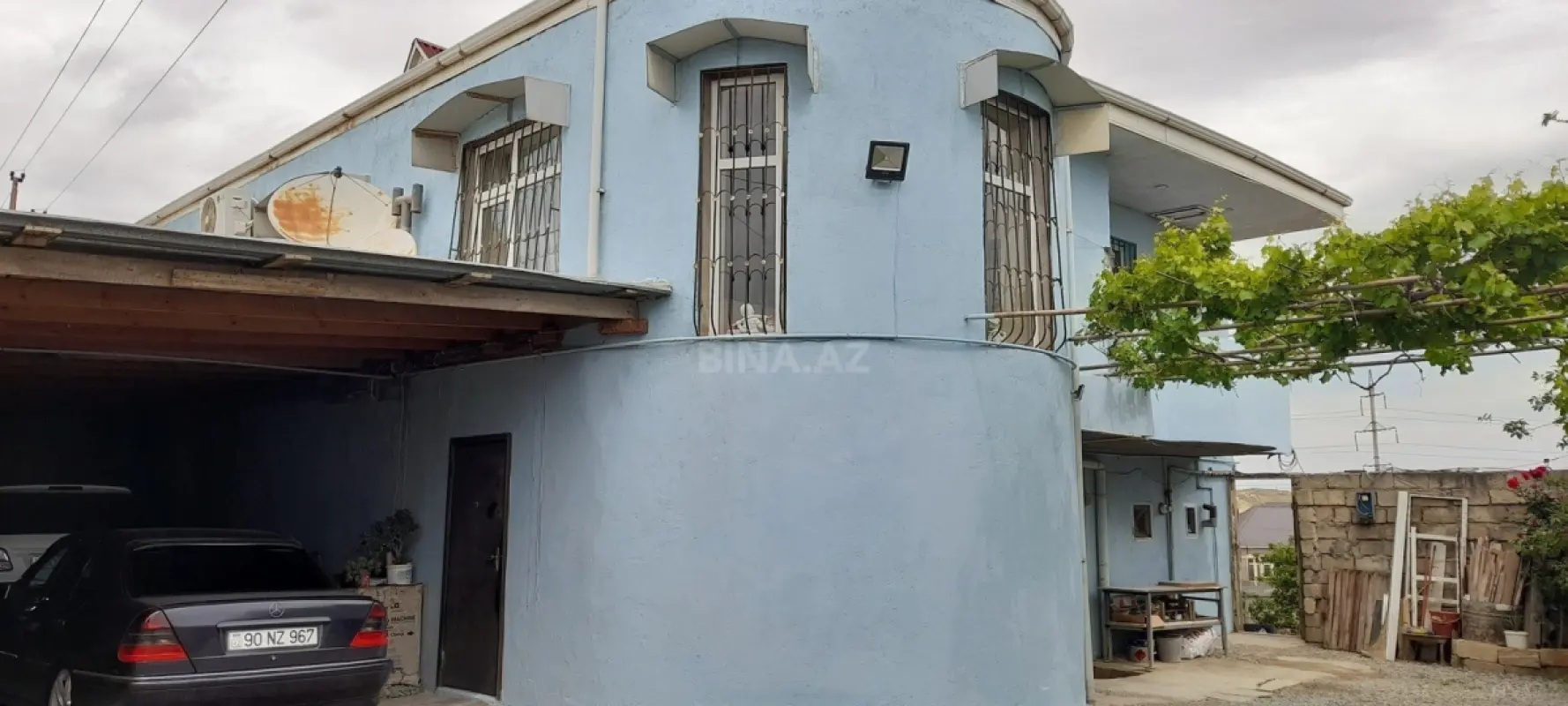 Satılır 8 otaqlı həyət evi 350 m²