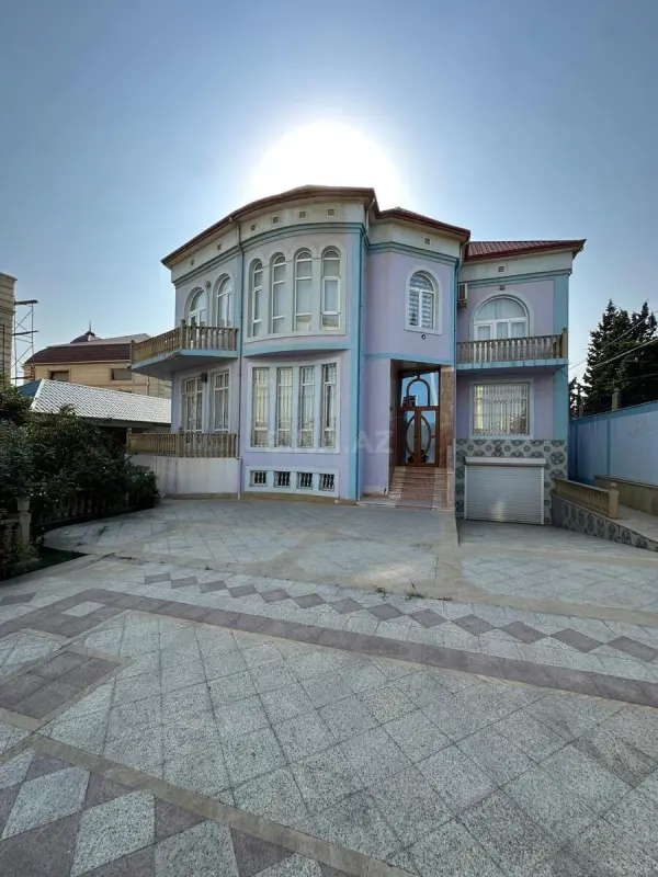 Satılır 6 otaqlı həyət evi 385 m²