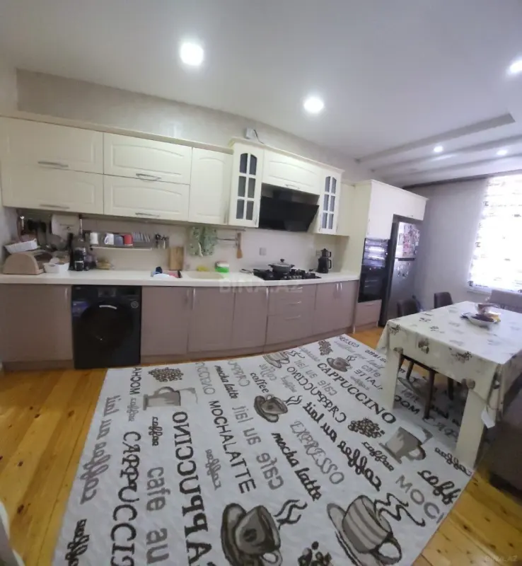 Satılır 3 otaqlı mənzil 130 m²