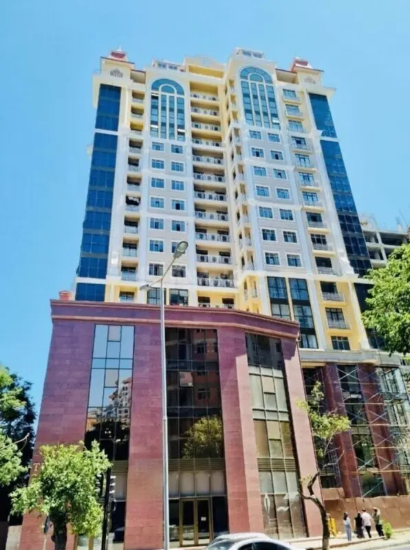 Satılır 7 otaqlı mənzil 476 m²
