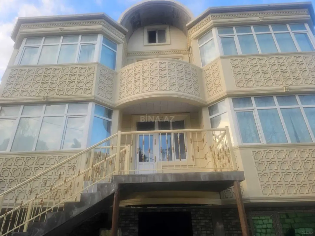 Satılır 10 otaqlı həyət evi 310 m²