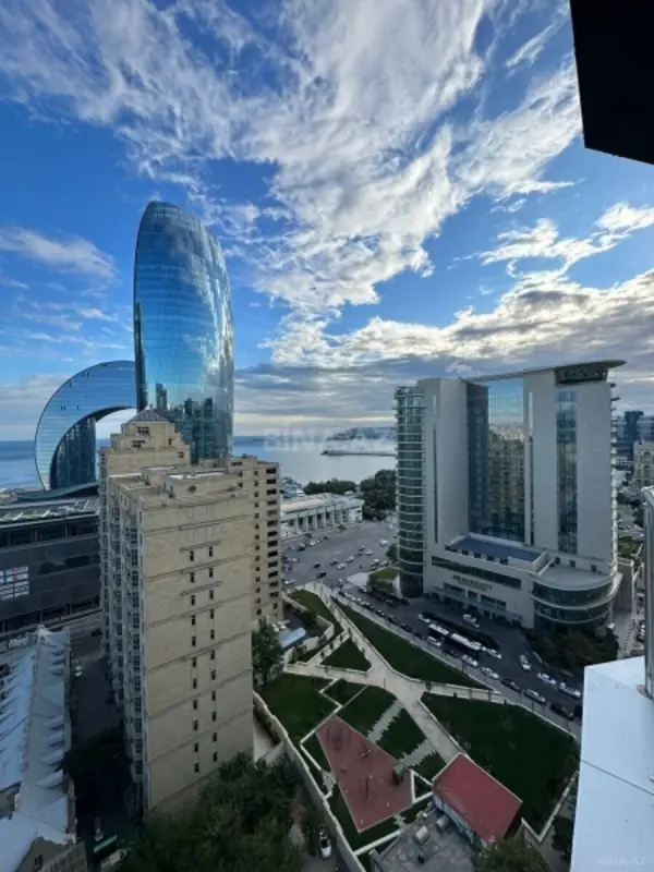 Kirayə verilir 4 otaqlı mənzil 200 m²