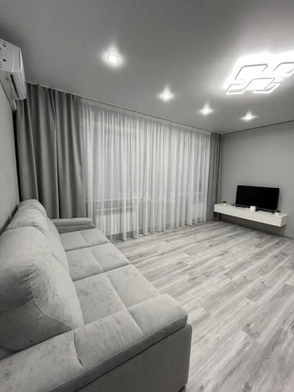 Kirayə verilir 3 otaqlı mənzil 98 m²