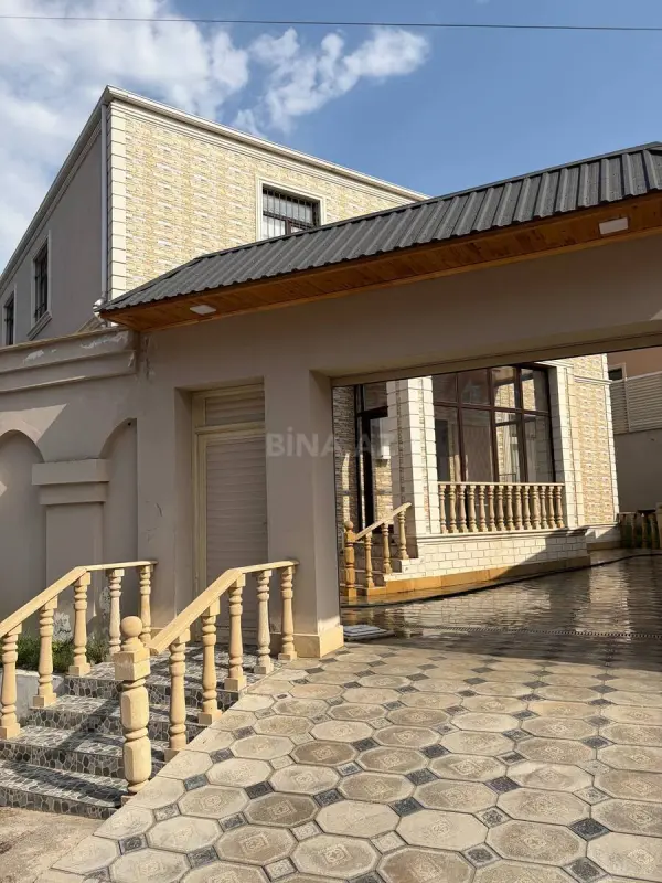 Satılır 5 otaqlı həyət evi 240 m²