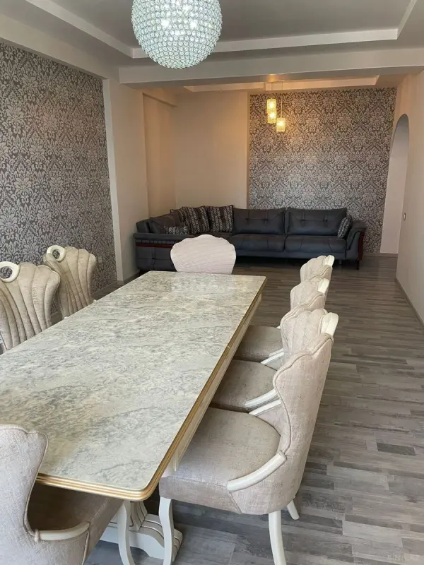 Kirayə verilir 4 otaqlı mənzil 185 m²