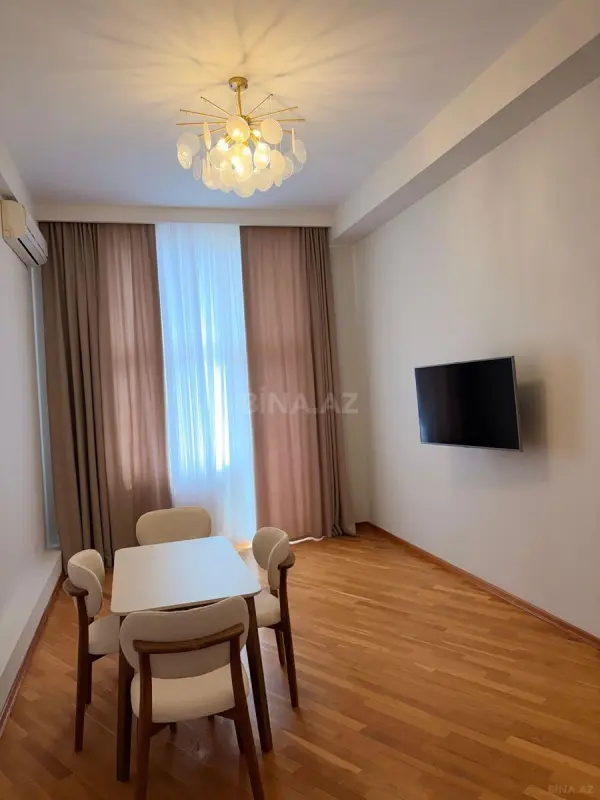 Kirayə verilir 4 otaqlı mənzil 150 m²