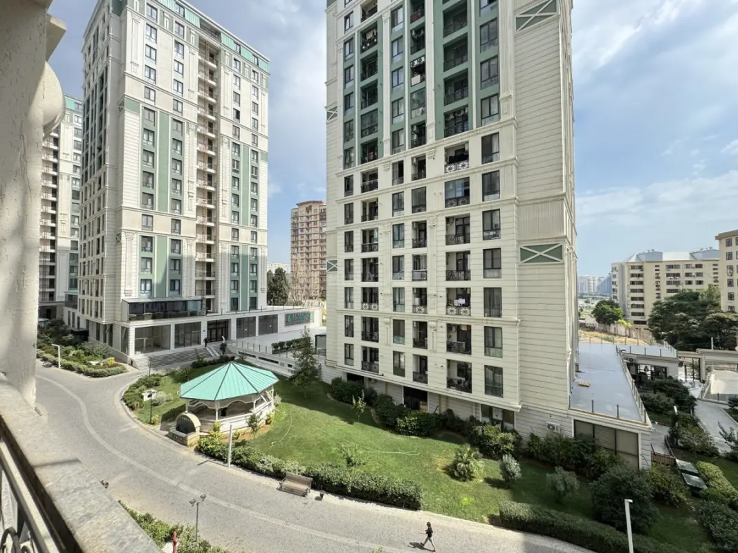 Satılır 3 otaqlı mənzil 142 m²