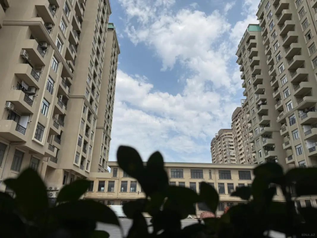 Satılır 4 otaqlı mənzil 170 m²