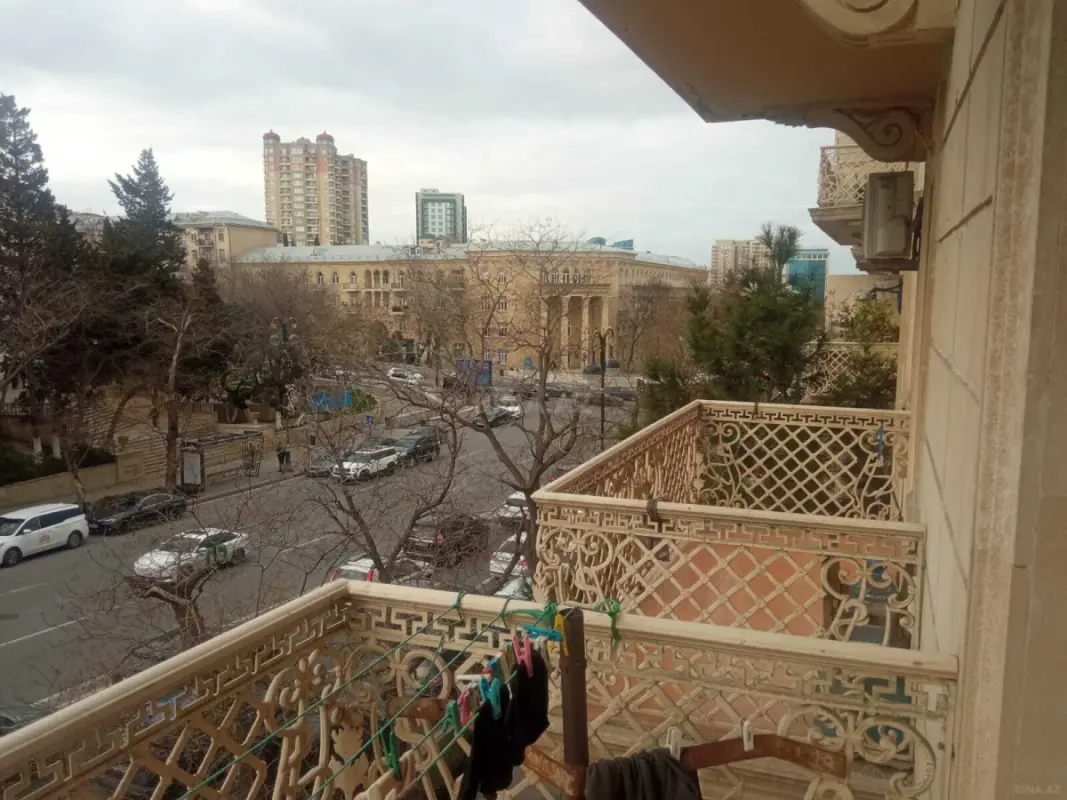 Satılır 4 otaqlı mənzil 100 m²