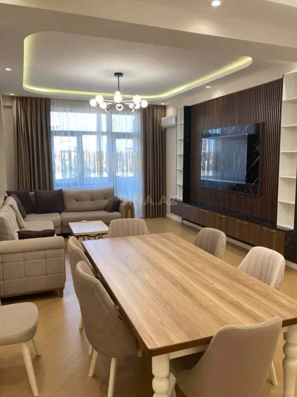 Kirayə verilir 3 otaqlı mənzil 143 m²