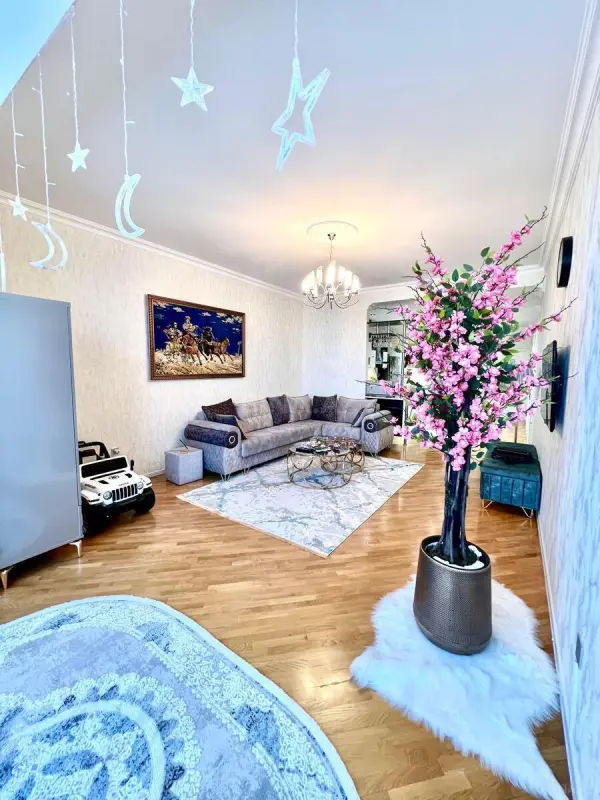 Satılır 3 otaqlı mənzil 92 m²