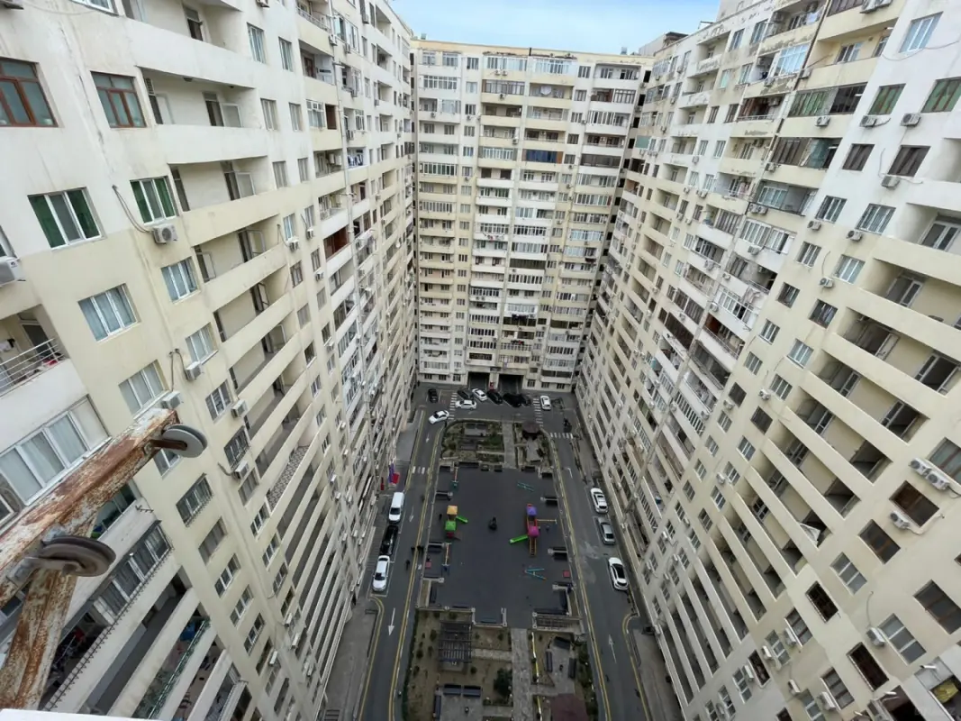Satılır 4 otaqlı mənzil 155 m²