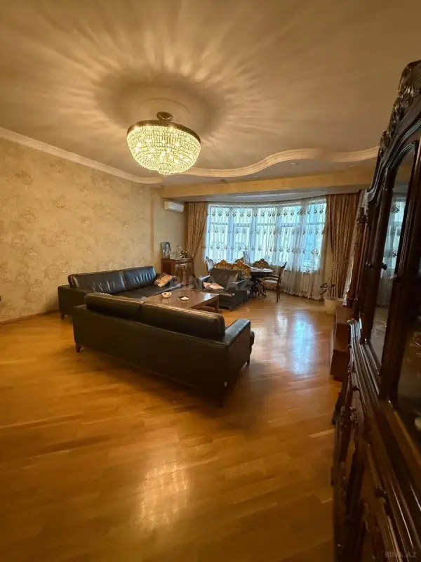 Satılır 4 otaqlı mənzil 170 m²