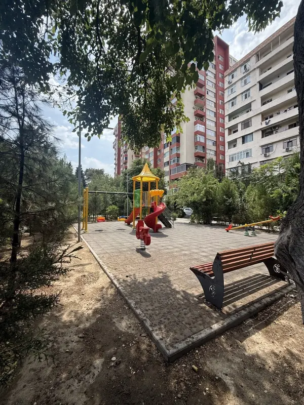 Satılır 4 otaqlı mənzil 125 m²