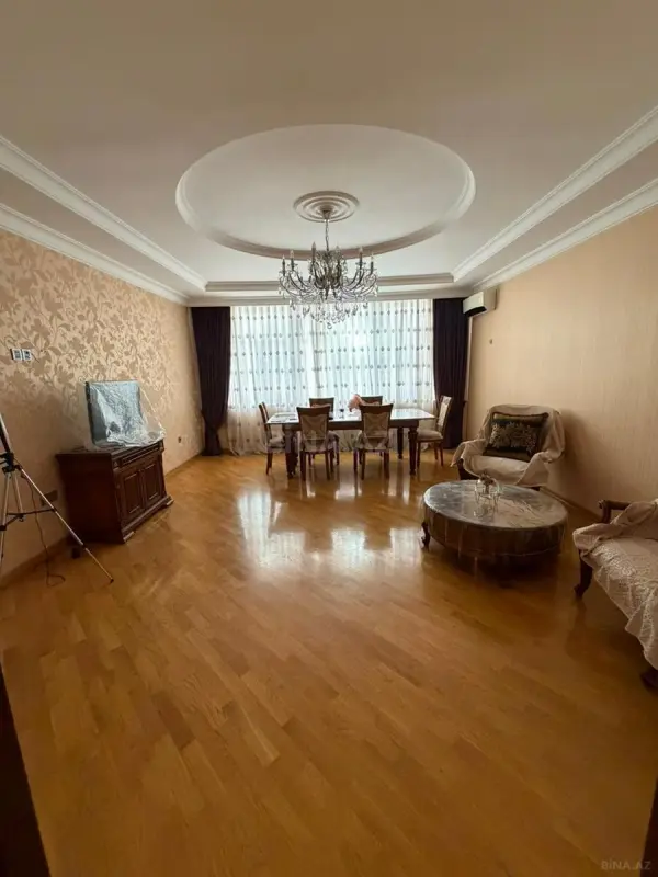 Kirayə verilir 3 otaqlı mənzil 130 m²