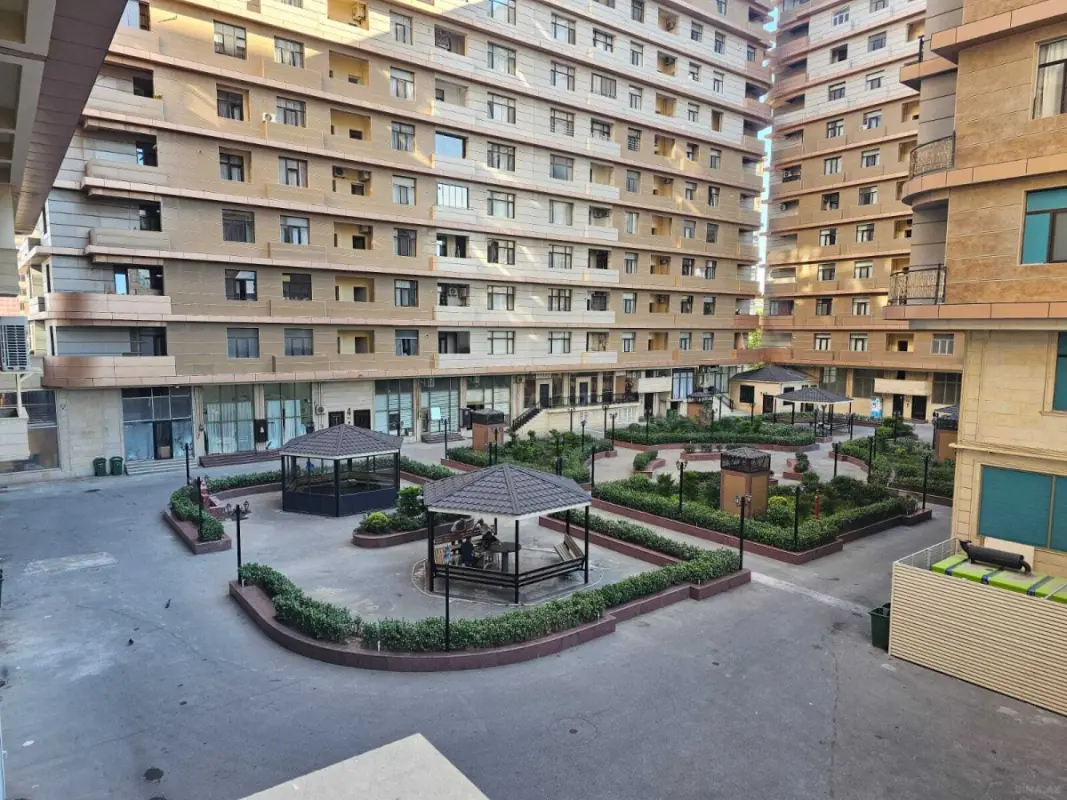 Satılır 5 otaqlı mənzil 285 m²
