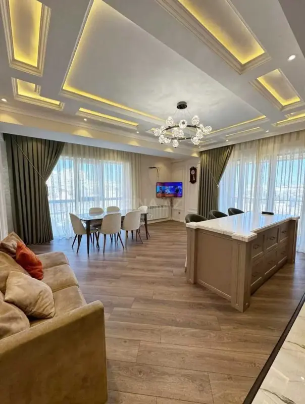 Satılır 4 otaqlı mənzil 127 m²