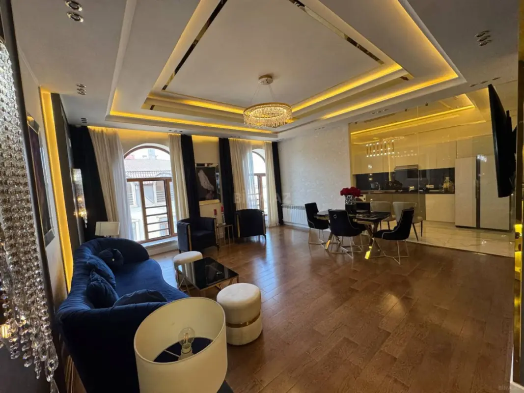 Satılır 3 otaqlı mənzil 135 m²