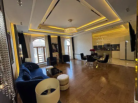 Satılır 3 otaqlı mənzil 135 m² — Bakı 3 otaq 135.00 m²