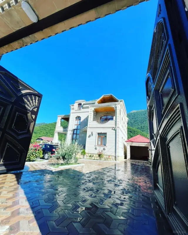 Satılır 6 otaqlı həyət evi 450 m²