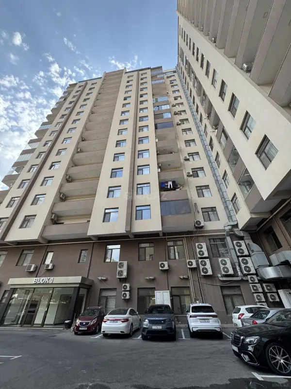 Satılır 3 otaqlı mənzil 145 m²