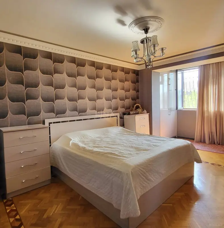 Satılır 4 otaqlı mənzil 110 m²