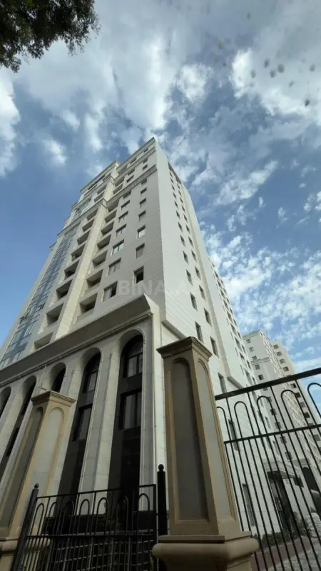 Satılır 2 otaqlı mənzil 92 m²