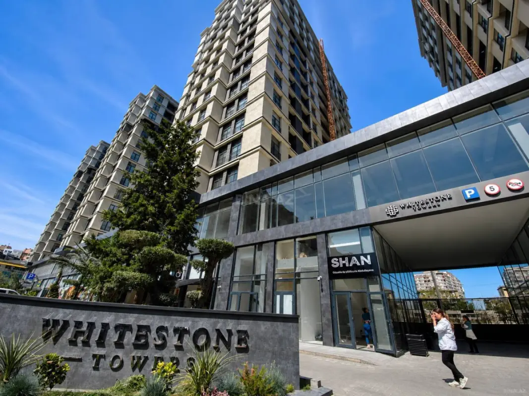 Satılır 4 otaqlı mənzil 130 m²