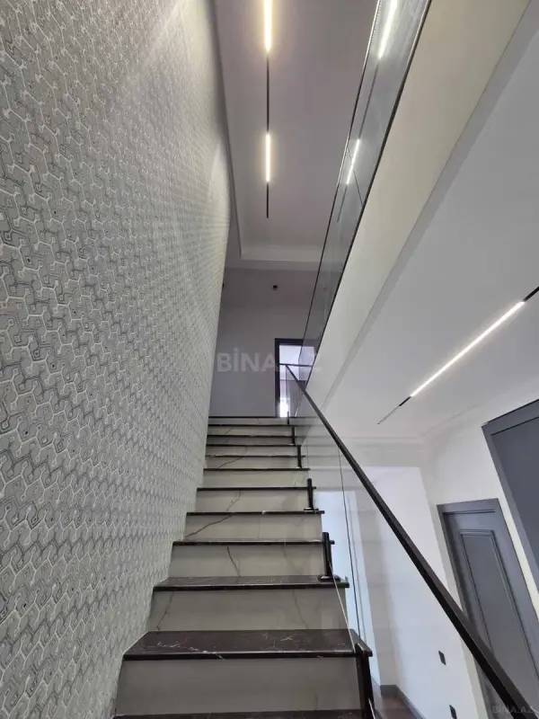 Satılır 3 otaqlı mənzil 142 m²