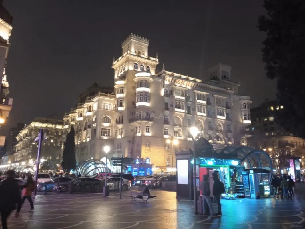 Kirayə verilir 4 otaqlı mənzil 140 m²