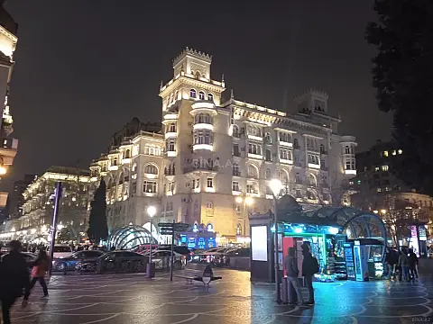 Kirayə verilir 4 otaqlı mənzil 140 m² — Bakı, Sahil qəs. 4 otaq 140.00 m²