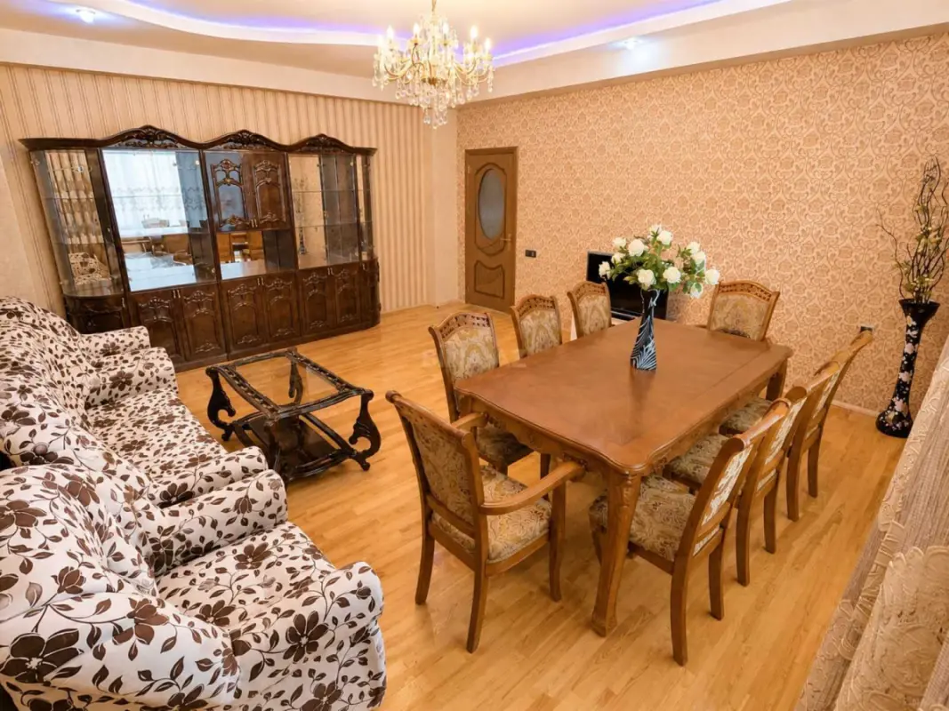 Kirayə verilir 3 otaqlı mənzil 120 m²