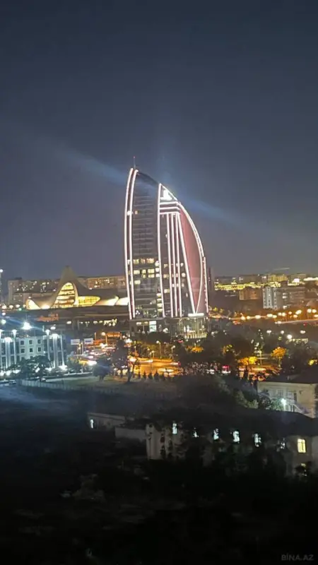 Satılır 3 otaqlı mənzil 135 m²