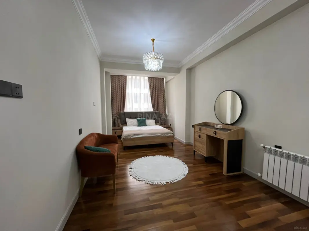Satılır 3 otaqlı mənzil 135 m²