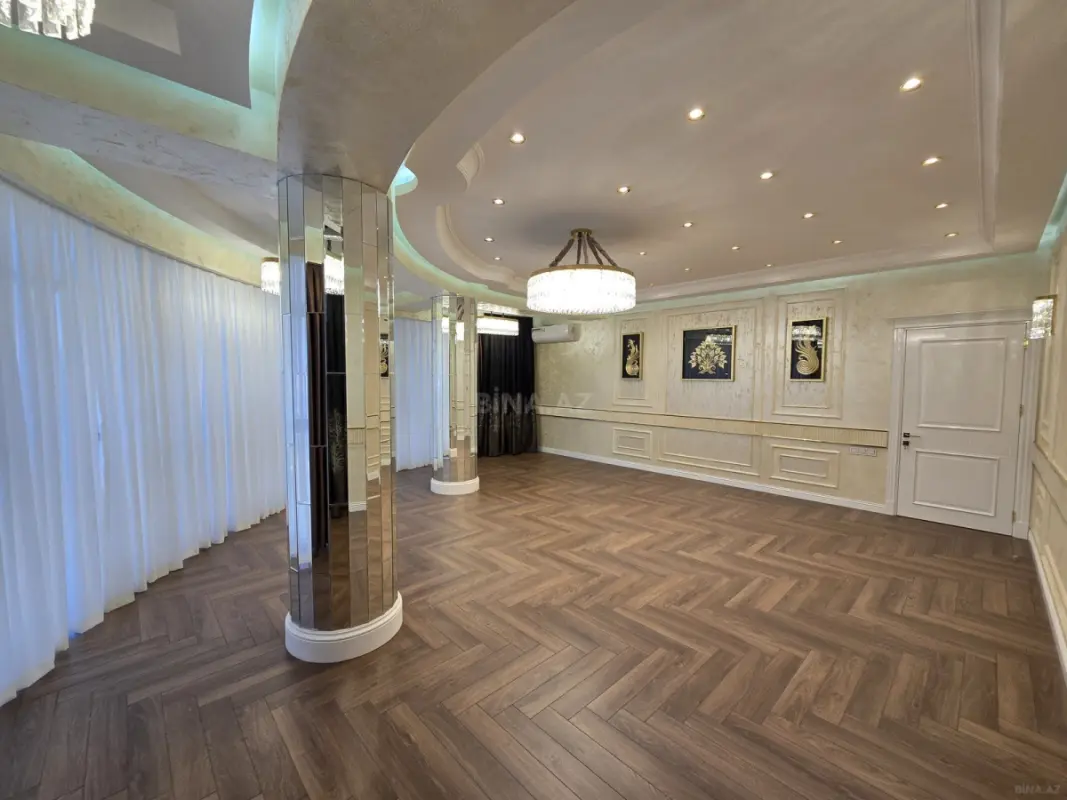 Satılır 4 otaqlı mənzil 205 m²