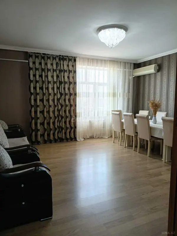 Satılır 4 otaqlı mənzil 110 m²
