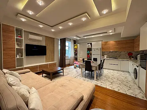 Satılır 3 otaqlı mənzil 130 m² — Bakı 3 otaq 130.00 m²