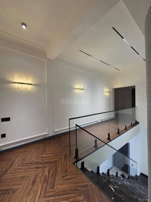 Satılır 3 otaqlı mənzil 142 m²