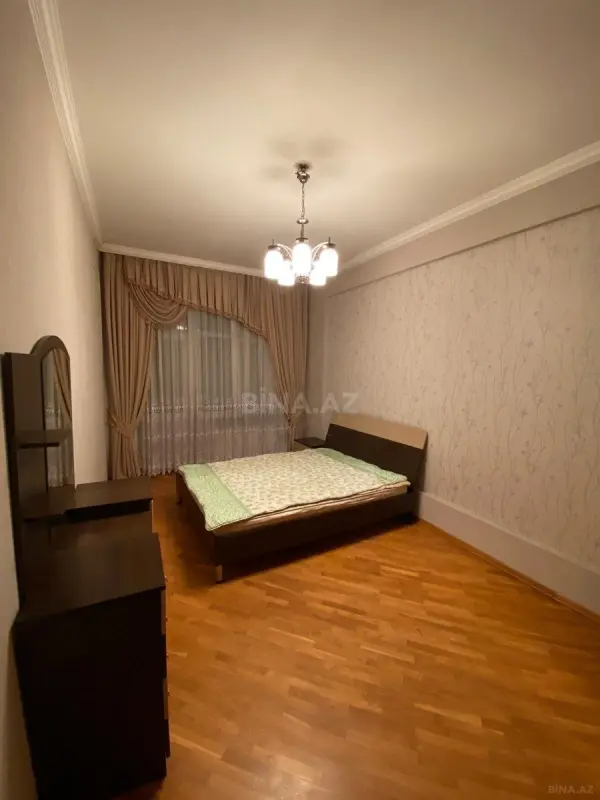 Satılır 3 otaqlı mənzil 112 m²