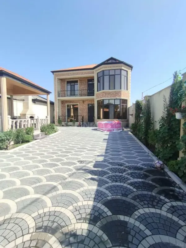 Satılır 6 otaqlı həyət evi 240 m²