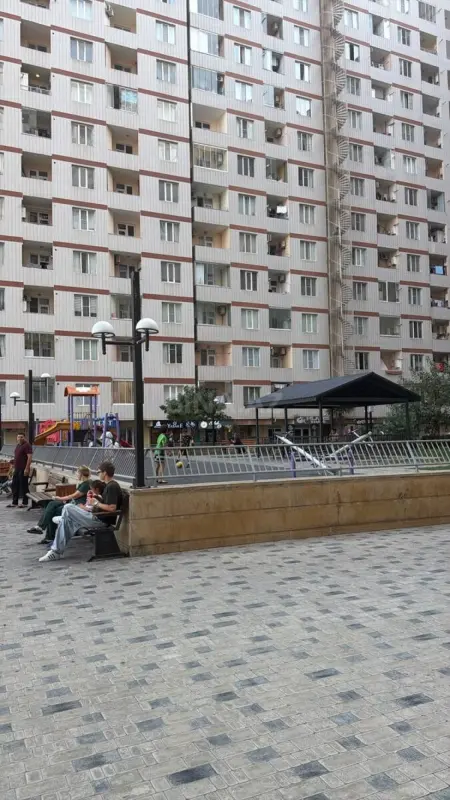 Satılır 3 otaqlı mənzil 139 m²