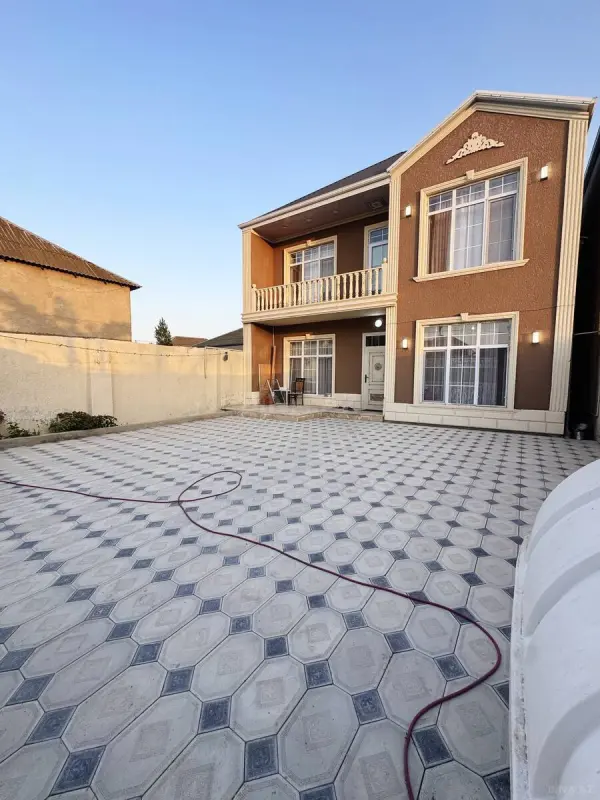 Satılır 4 otaqlı həyət evi 200 m²