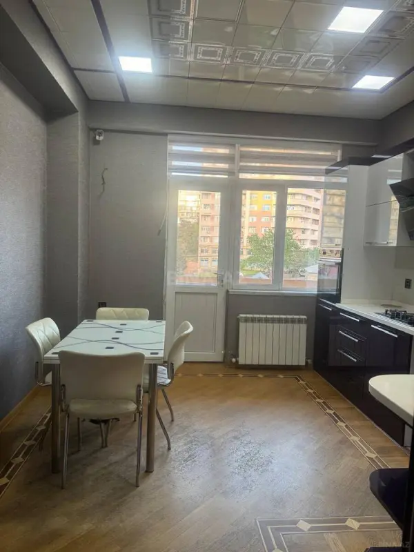 Kirayə verilir 3 otaqlı mənzil 130 m²